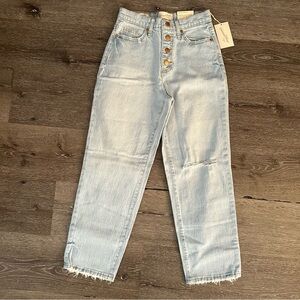 NWT Women’s 0 Light Wash Vintage Straight Button Fly Universal Thread Jeans